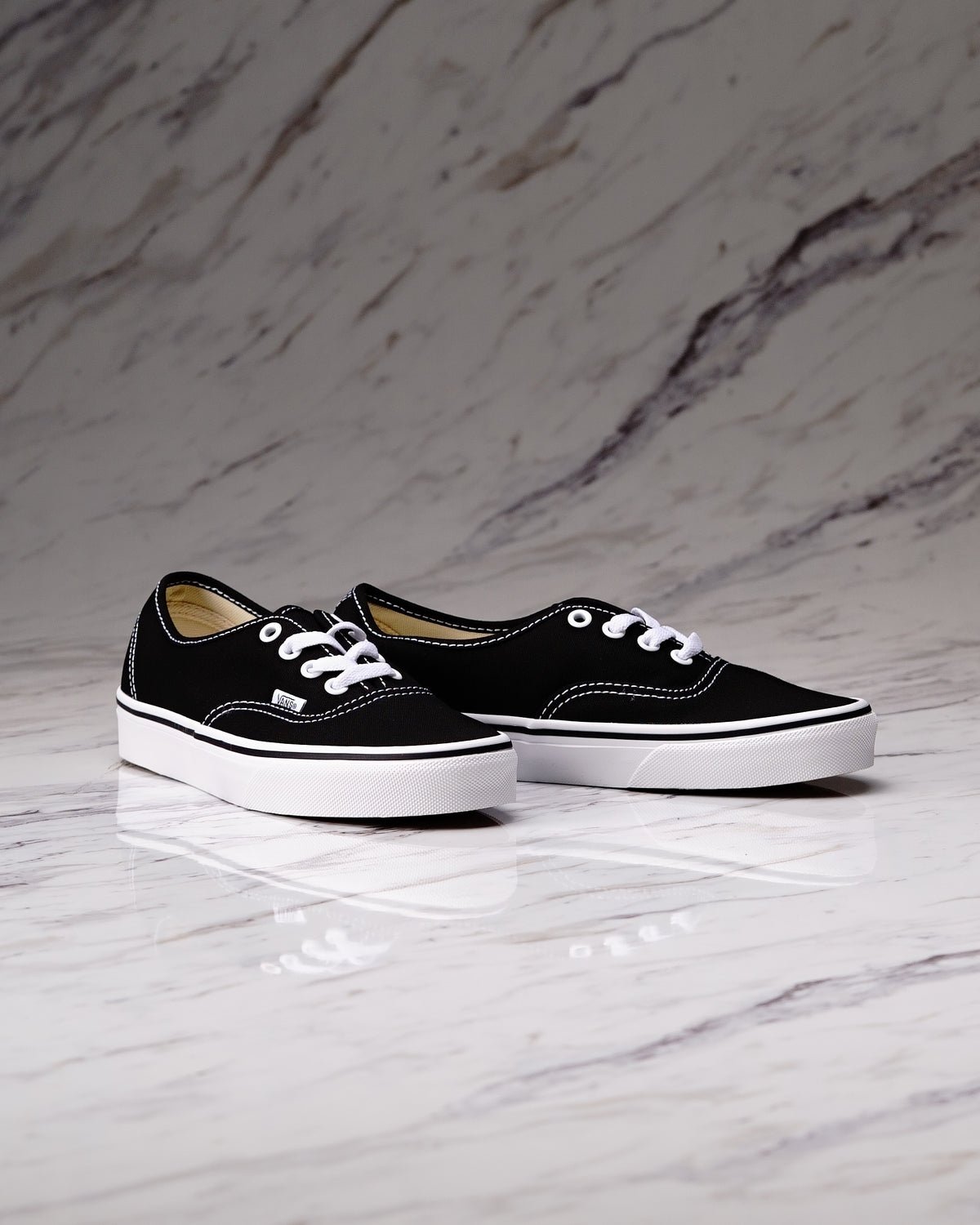 VANS AUTH-NEG/BCO