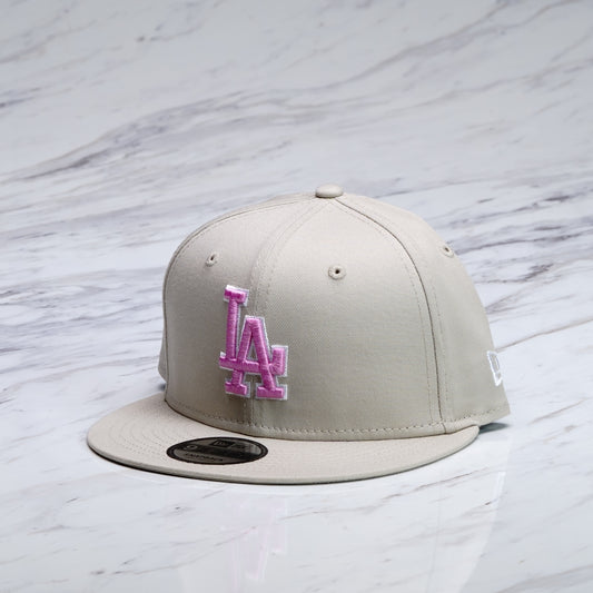 GORRA NEW ERA - OUTLINE 9FIFTY LOSDOD STNFPK