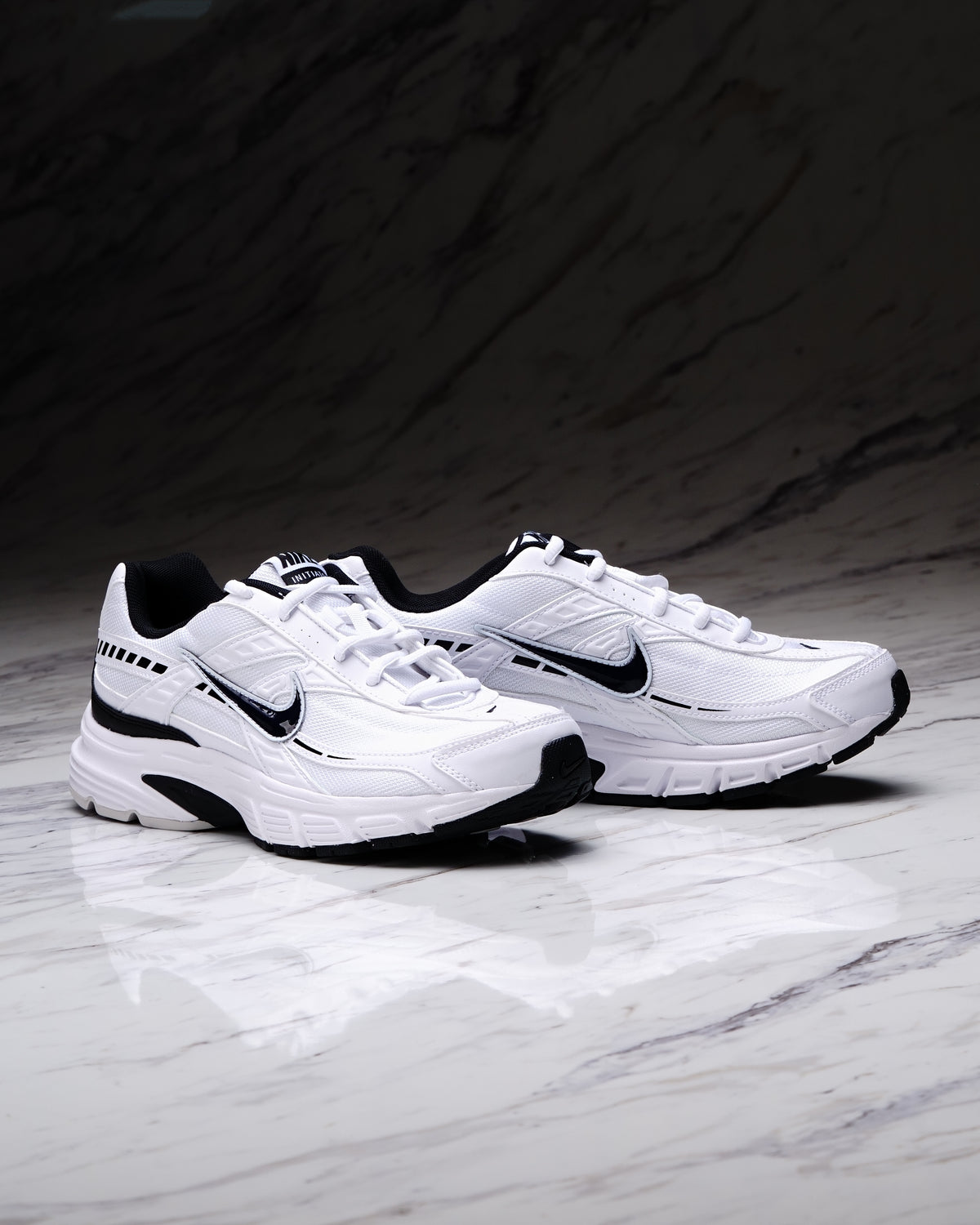 INITIATOR WHITE/BLACK
