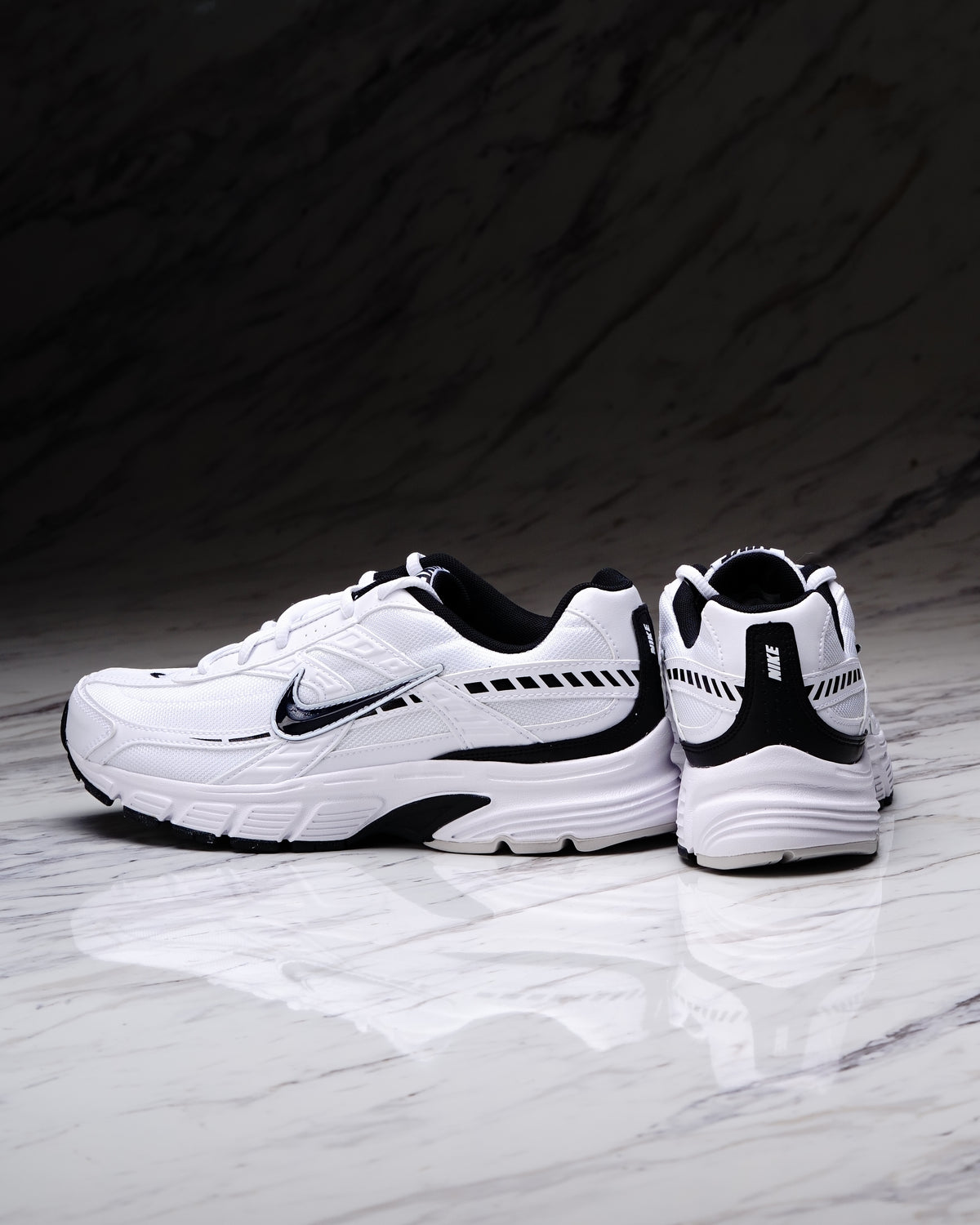 INITIATOR WHITE/BLACK