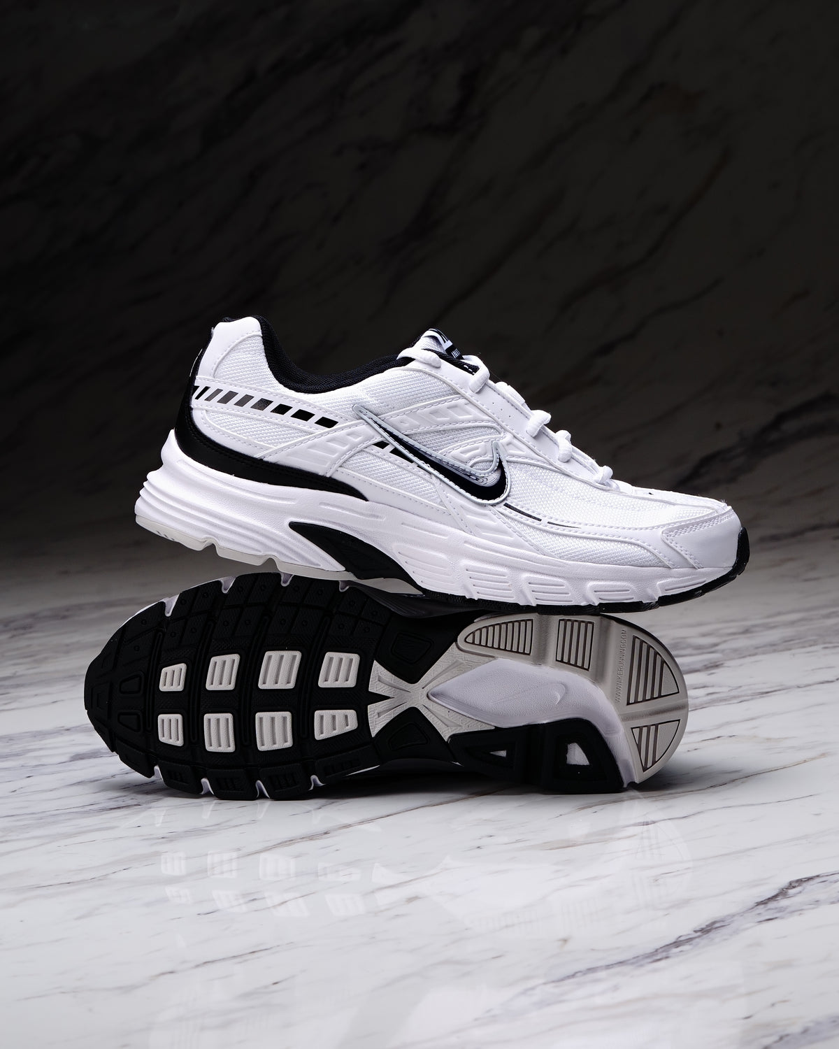 INITIATOR WHITE/BLACK