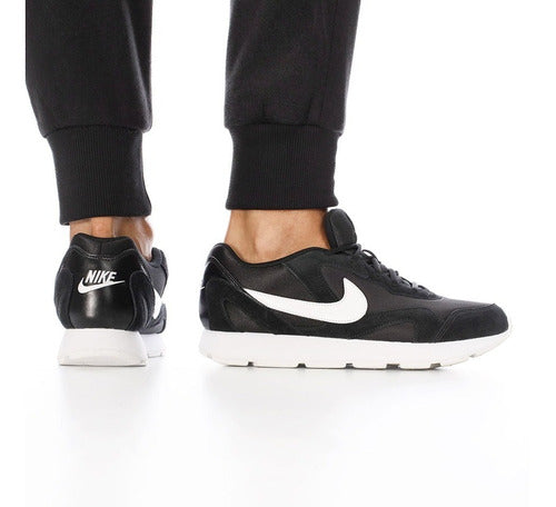 NIKE DELFINE